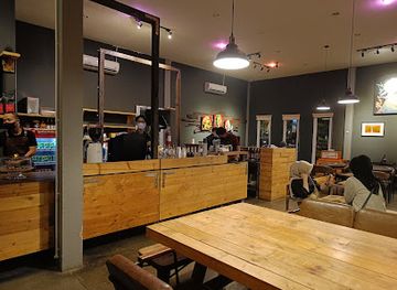 indonesia/kalimantan/bar/monkee-cafe-bar-resto