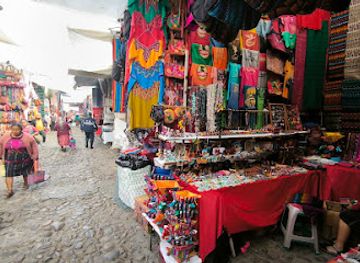 guatemala/chichicastenango-market/bar/plaza-y-mercado-santo-tomas