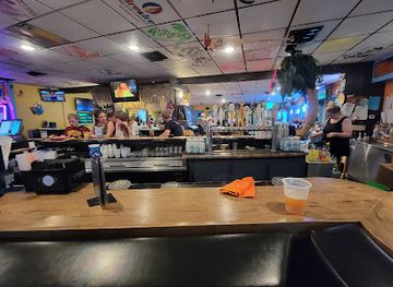 wisconsin/blue-hills/bar/gilligans