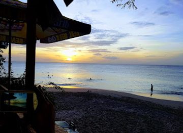 trinidad-and-tobago/nylon-pool/bar/man-on-the-rock