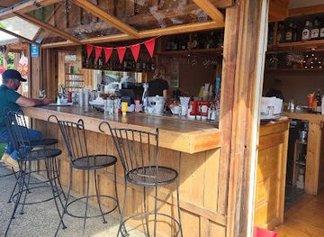 oregon/wallowa-lake/bar/slack-drinks-and-dining