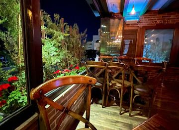 jordan/amman/abdoun/bar/snug