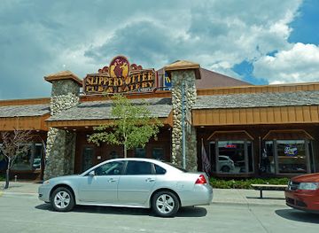 montana/yellowstone-national-park/bar/slippery-otter-pub