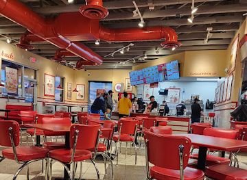 iowa/gitchie-manitou-state-preserve/bar/freddy-s-frozen-custard-steakburgers