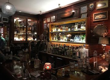 greece/thessaloniki/ladadika/bar/on-the-road