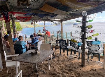 saint-kitts-and-nevis/frigate-bay/bar/shipwreck-beach-bar