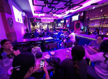 philippines/western-visayas/bar/lip-s-tavern