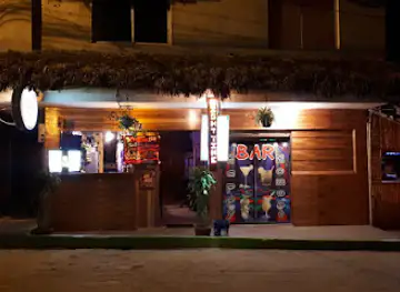 Mindo night time bar discoteca Karaoke