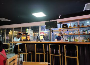 nicaragua/managua/bar/the-tropic