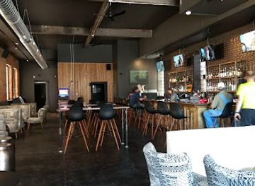 illinois/matthiessen-state-park/bar/the-camden-bar-and-lounge