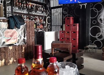 peru/cajamarca/bar/urban