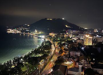 vietnam/vung-tau/vung-tau-lighthouse/bar/roof-top-bar-breeze