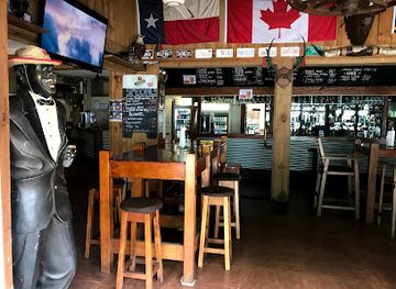 vanuatu/port-vila/bar/war-horse-saloon