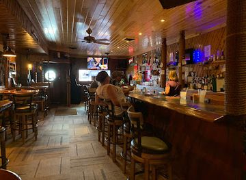 wisconsin/great-river-road/bar/smugglers