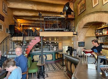 france/les-calanques-national-park/bar/bar-de-la-marine