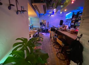 japan/suruga/bar/live-studio-free-cafe-what