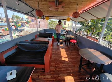 nepal/mechi-zone/bar/crunchy-trucker