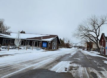 north-dakota/maah-daah-hey-trail/bar/town-square-showhall