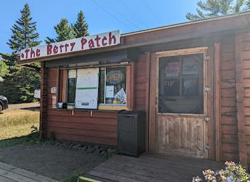 michigan/copper-harbor/bar/the-berry-patch