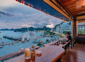 vietnam/cat-ba-island/bar/the-cat-bar