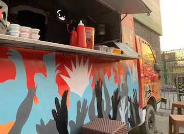 bangladesh/cox-s-bazar/kolatoli-beach/bar/momo-s-and-juice-bar