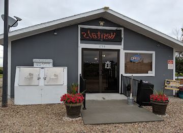 nebraska/lake-mcconaughy/bar/lakefront-express