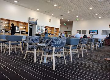 australia/macdonnell-ranges/bar/qantas-club-alice-springs