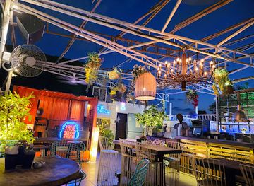 india/mumbai/juhu/bar/true-tramm-trunk