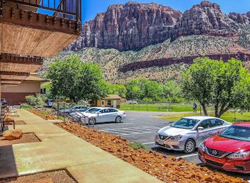 utah/zion-national-park/bar/bumbleberry-inn