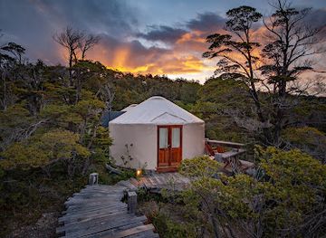 chile/easter-island/bar/patagonia-camp