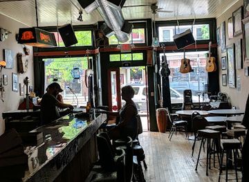 iowa/pikes-peak-state-park/bar/the-tavern