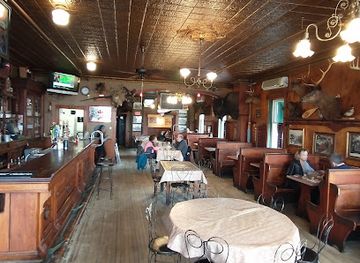 michigan/northern-michigan/bar/sleder-s-family-tavern