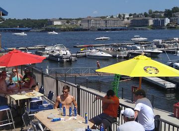missouri/pomme-de-terre-lake/bar/dog-days-bar-and-grill
