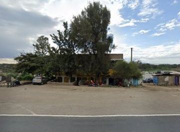 kenya/lake-naivasha/bar/swings-bar