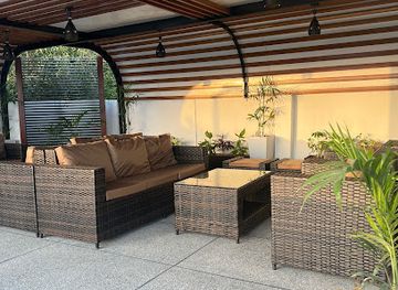 pakistan/islamabad/bar/cc-lounge