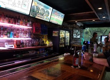 north-carolina/wilmington-area/bar/the-coat-of-arms-lounge