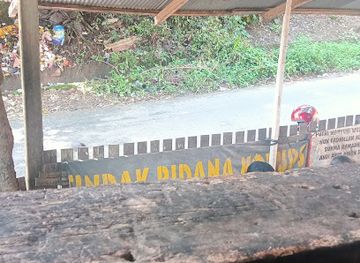 indonesia/west-sulawesi/bar/penjual-ballo