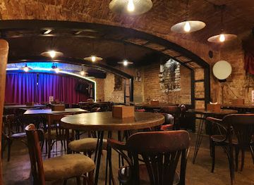 ukraine/chernivtsi/central-square/bar/vyo