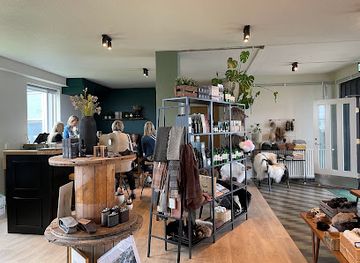 iceland/olafsvik/bar/utgeroin-concept-store-wine-room