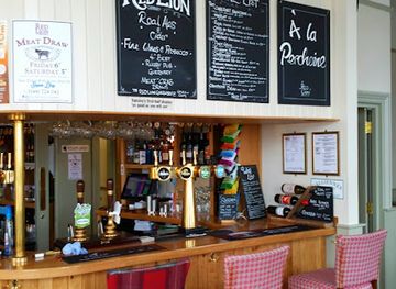 guernsey/portelet-bay/bar/the-red-lion-randalls