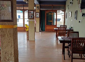 india/leh/bar/hunger-eye-restaurant-best-restaurant-in-leh-ladakh-top-restaurant-in-leh-ladakh