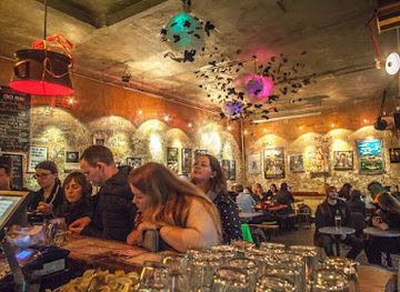 hungary/budapest/inner-city/bar/szimpla-kert