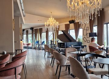 croatia/zagreb/jarun-lake/bar/chic-bar-more