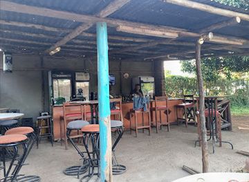 uganda/entebbe/bar/amazon-pub-entebbe