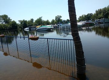 illinois/chain-o-lakes-state-park/bar/port-of-blarney