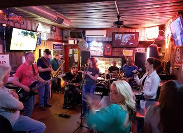 illinois/garden-of-the-gods/bar/weebles-bar-grill