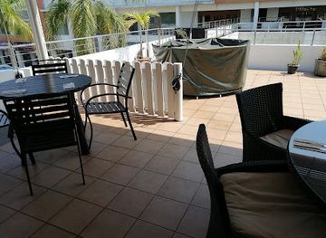 brunei/bandar-seri-begawan/kampong-ayer/bar/jazz-bar-and-grill