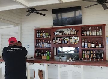 saint-kitts-and-nevis/dieppe-bay-town/bar/coconut-tree-grill-and-bar