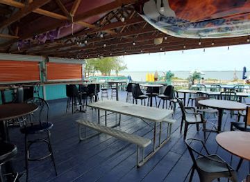 ohio/lake-erie-islands/bar/rum-runners-cove-inn