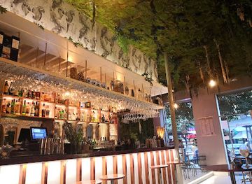 spain/seville/santa-cruz/bar/chaman-cocktail-bar